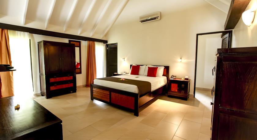 Hotel The Warwick Fiji Korolevu  Esterno foto A bedroom at the resort