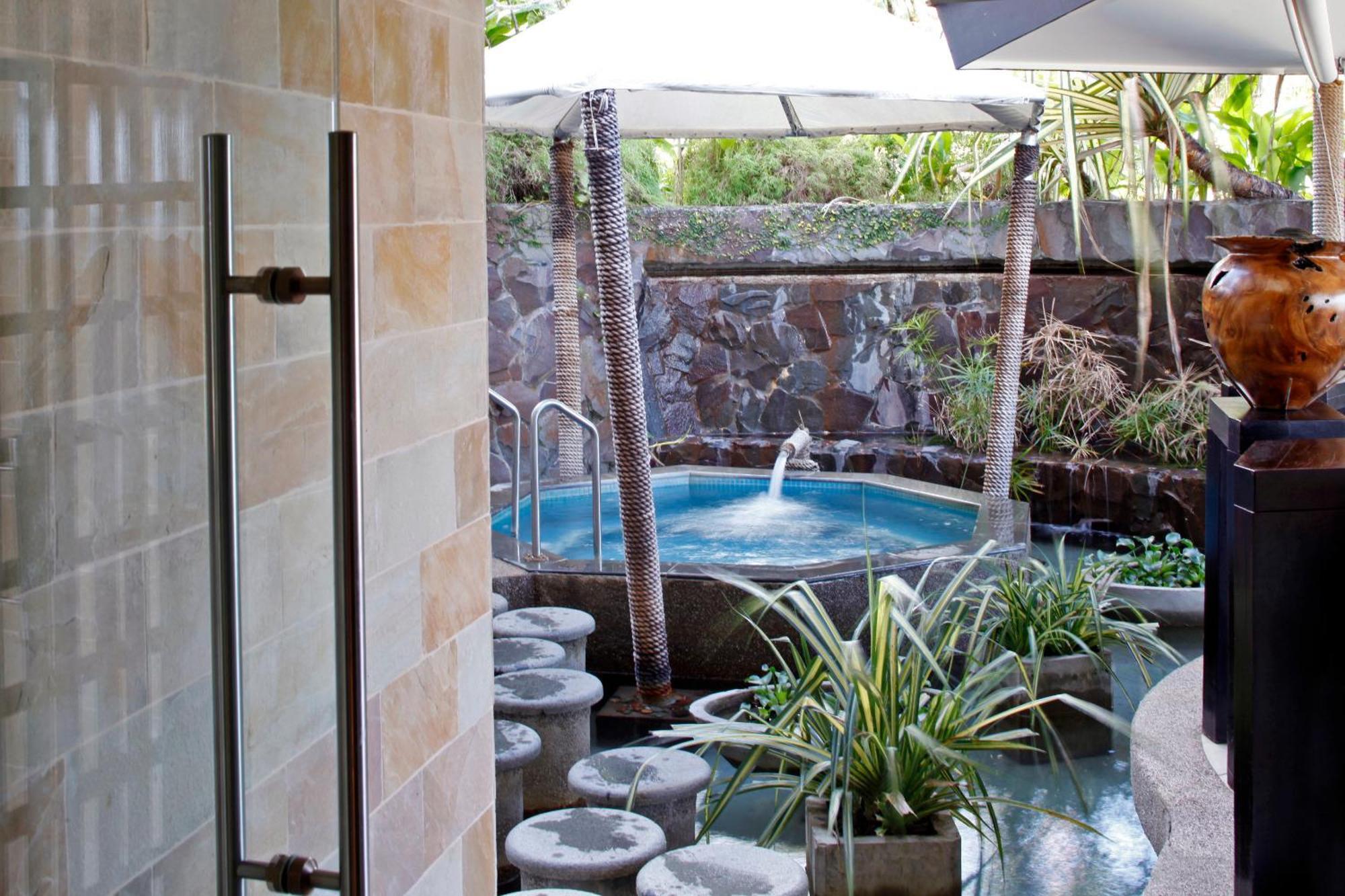 Hotel The Warwick Fiji Korolevu  Esterno foto A private onsen in Hawaii