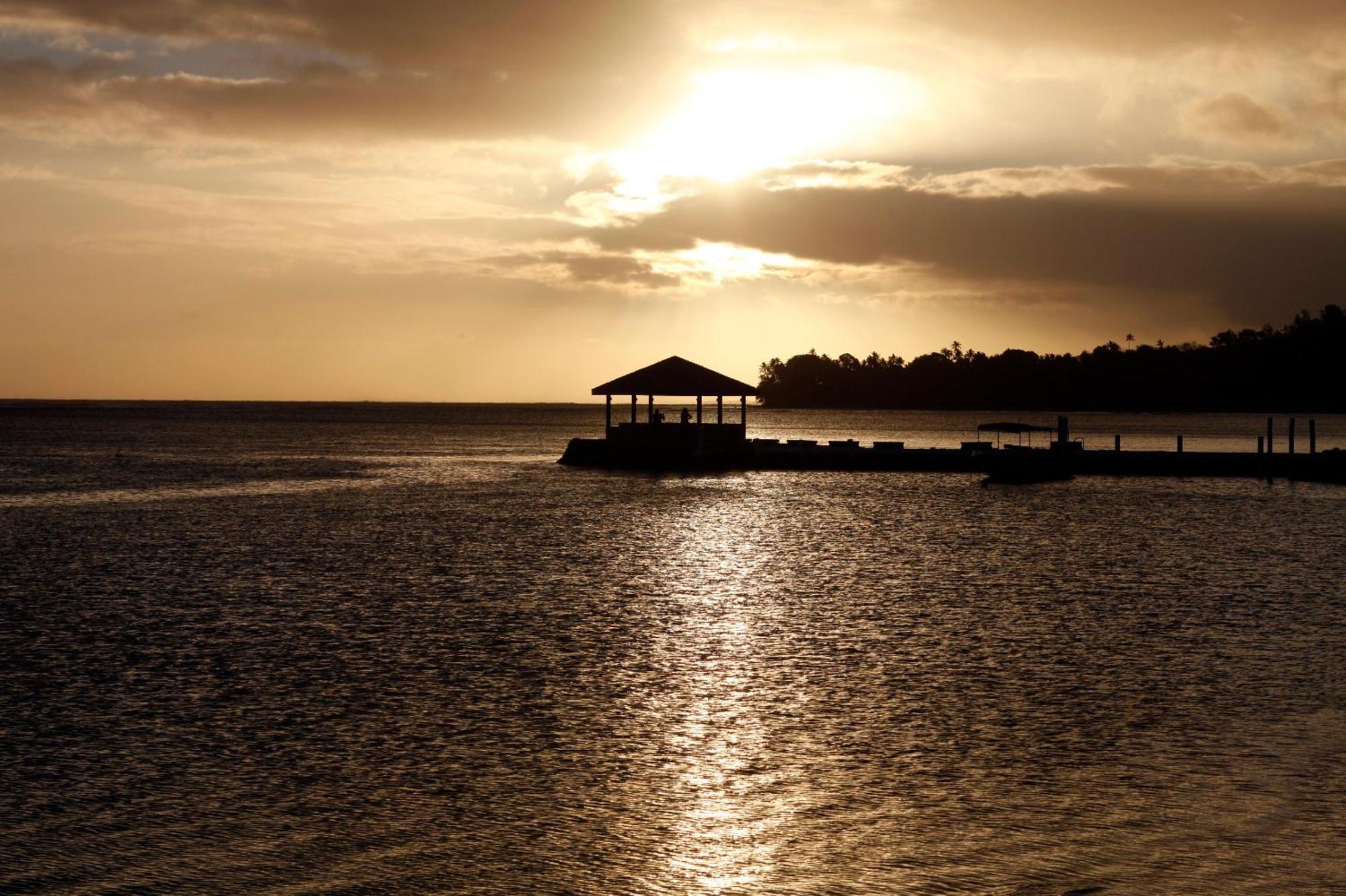 Hotel The Warwick Fiji Korolevu  Esterno foto Sunset at the beach
