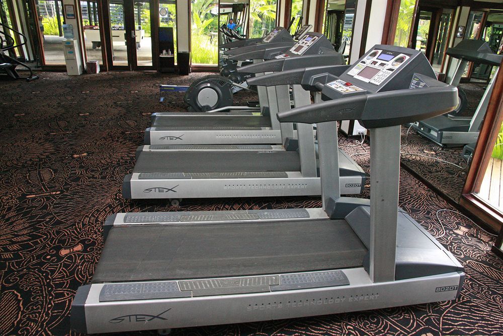 Hotel The Warwick Fiji Korolevu  Esterno foto Treadmills in a gym