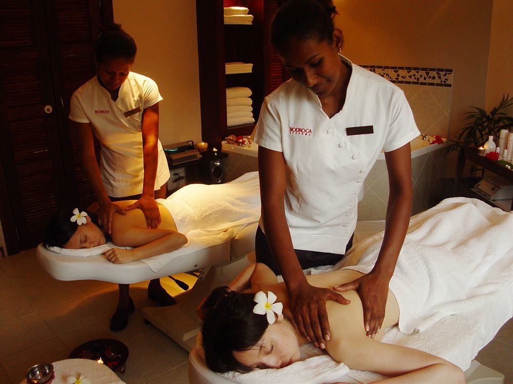 Hotel The Warwick Fiji Korolevu  Esterno foto Massage in Mauritius