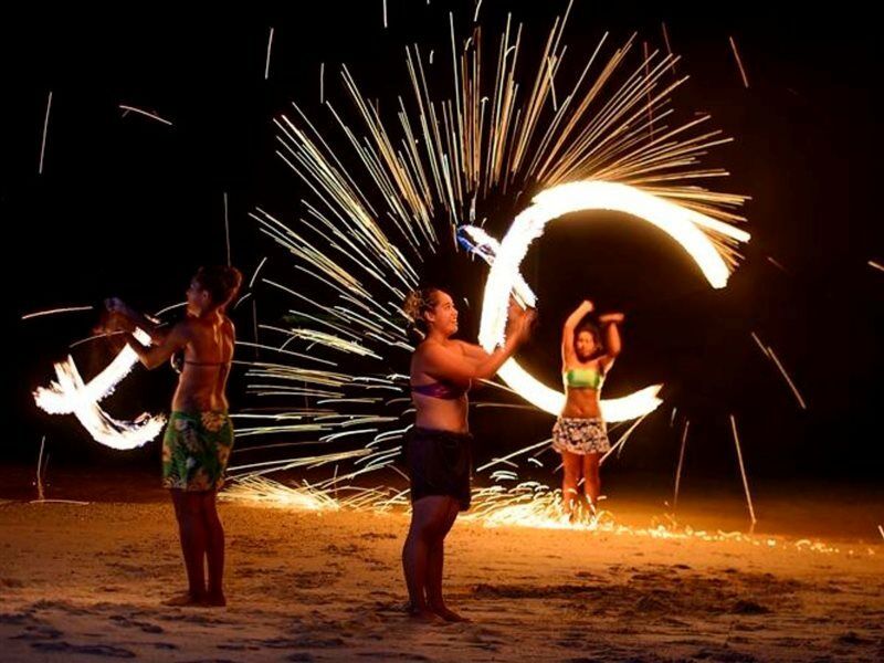 Hotel The Warwick Fiji Korolevu  Esterno foto Luau performers